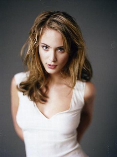 Nora Arnezeder Fotoğrafı