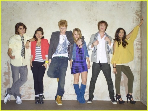 Bridgit Mendler fotoğrafı