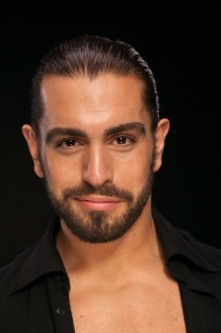 Adam Bond Fotoğrafı