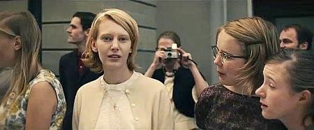 Ejderha Dövmeli Kız Fotoğrafı