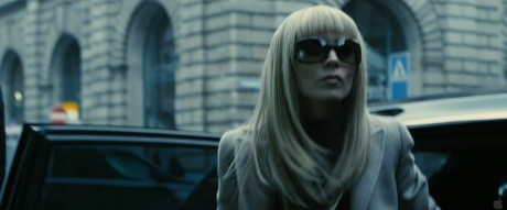 Ejderha Dövmeli Kız Fotoğrafı