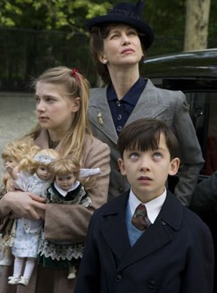 Çizgili Pijamalı Çocuk Fotoğrafı