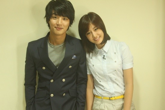 T-ara And Yoon Si-yoon's Bubibubi Fotoğrafı