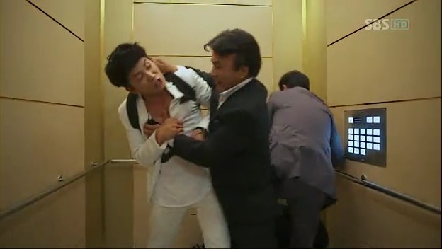 Protect the Boss Fotoğrafları 221