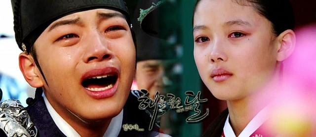 The Moon That Embraces the Sun Fotoğrafı