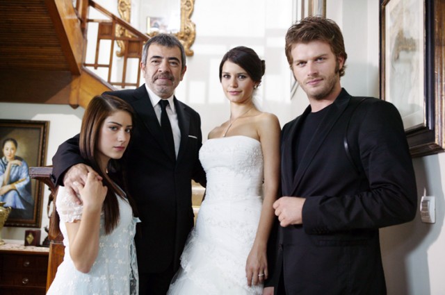 Aşk-ı Memnu Fotoğrafı