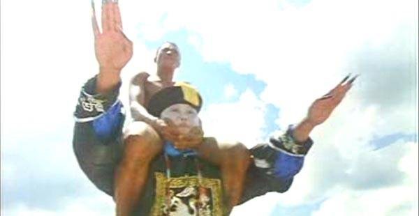 Tanrılar Çıldırmış Olmalı 3 Fotoğrafı