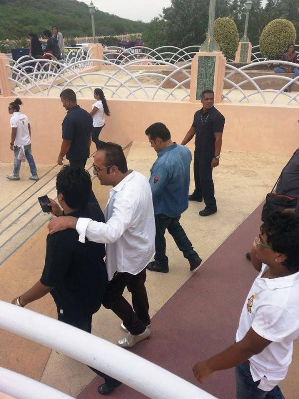 Mental: For a Cause Fotoğrafı