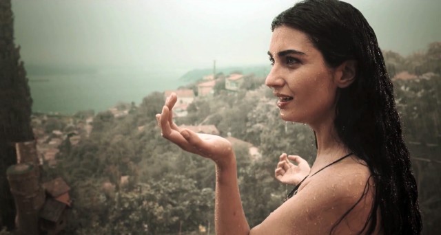 Dar Elbise Fotoğrafı