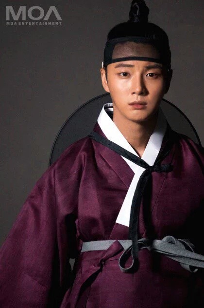 Mirror of the Witch Fotoğrafı