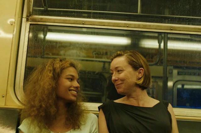 Madeline Madeline'i Oynuyor Fotoğrafı