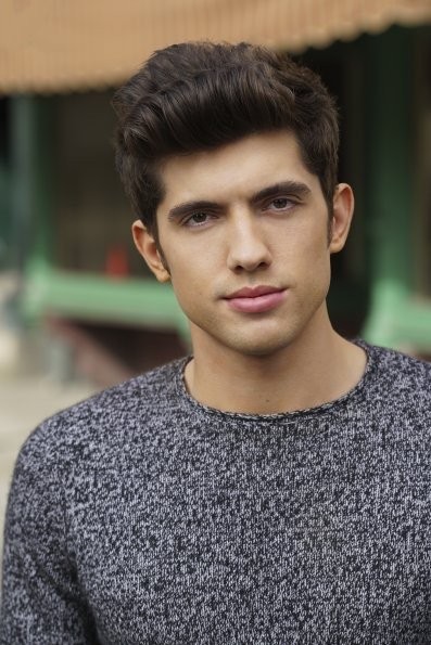 Famous in Love Fotoğrafı
