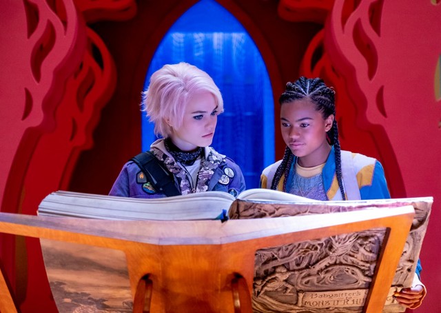 A Babysitter’s Guide to Monster Hunting Fotoğrafı