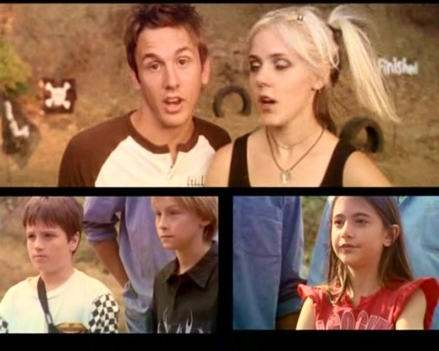 Motorsikletli çocuklar fotoğrafı Motorsikletli çocuklar fotoğrafı