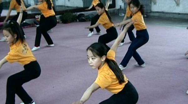 Red Trousers: The Life Of The Hong Kong Stuntmen Fotoğrafları 4